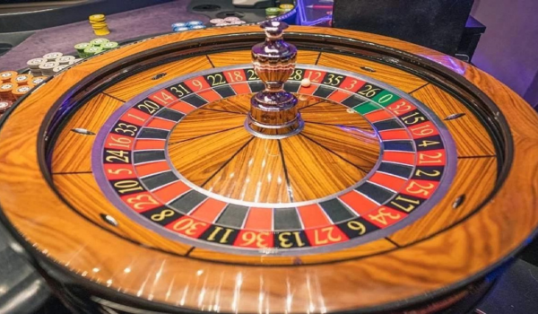 Roulette: The Allure of the Wheel in European, American, and French Variations